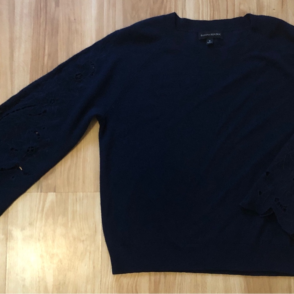 Banana Republic Women's Dark Blue Crew Neck Sweater